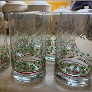Set of 8 Arby’s Christmas Festive Holiday Glasses red and green Holly Design